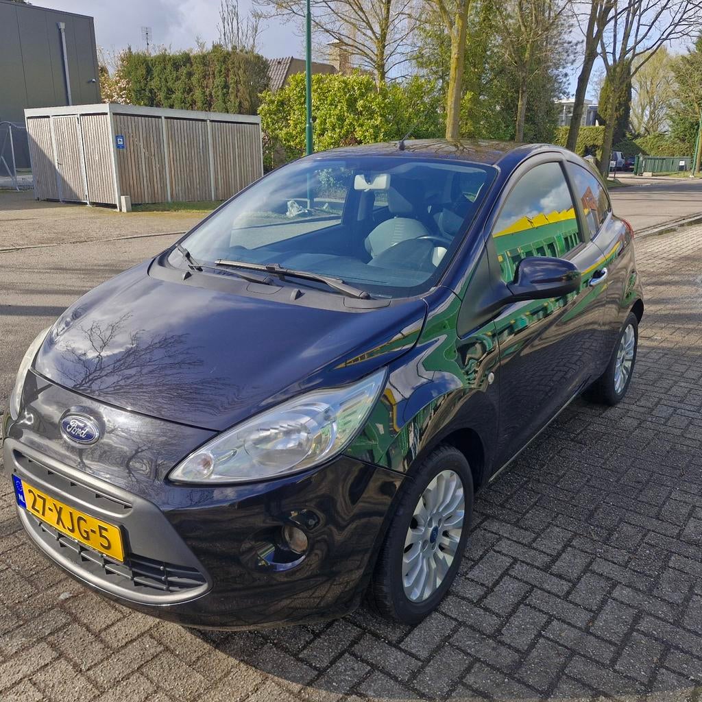 Ford Ka 1.2 69pk 2012 Zwart NIEUWE APK!, INRUILKOOPJE, Auto's, Ford, Voorwielaandrijving, Stof, 1242 cc, 4 cilinders