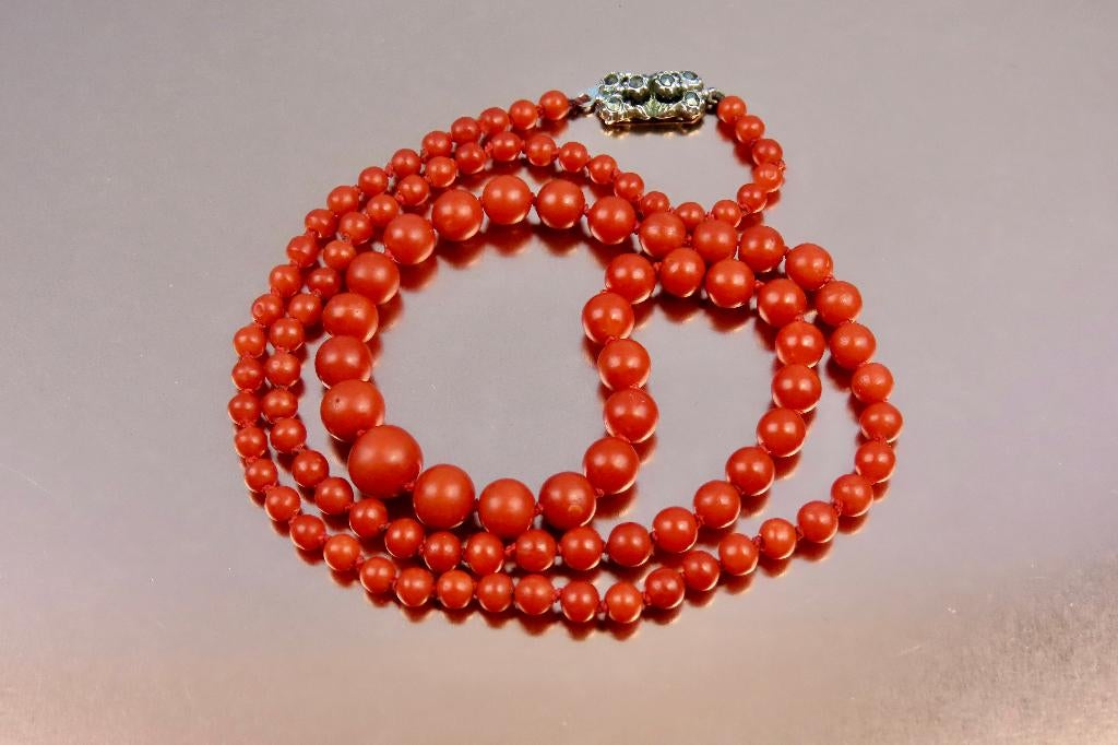 Antieke bloedkoraal ketting-zilver slot- ca 1900 - 55 cm, Sieraden, Tassen en Uiterlijk, Antieke sieraden, Ophalen of Verzenden