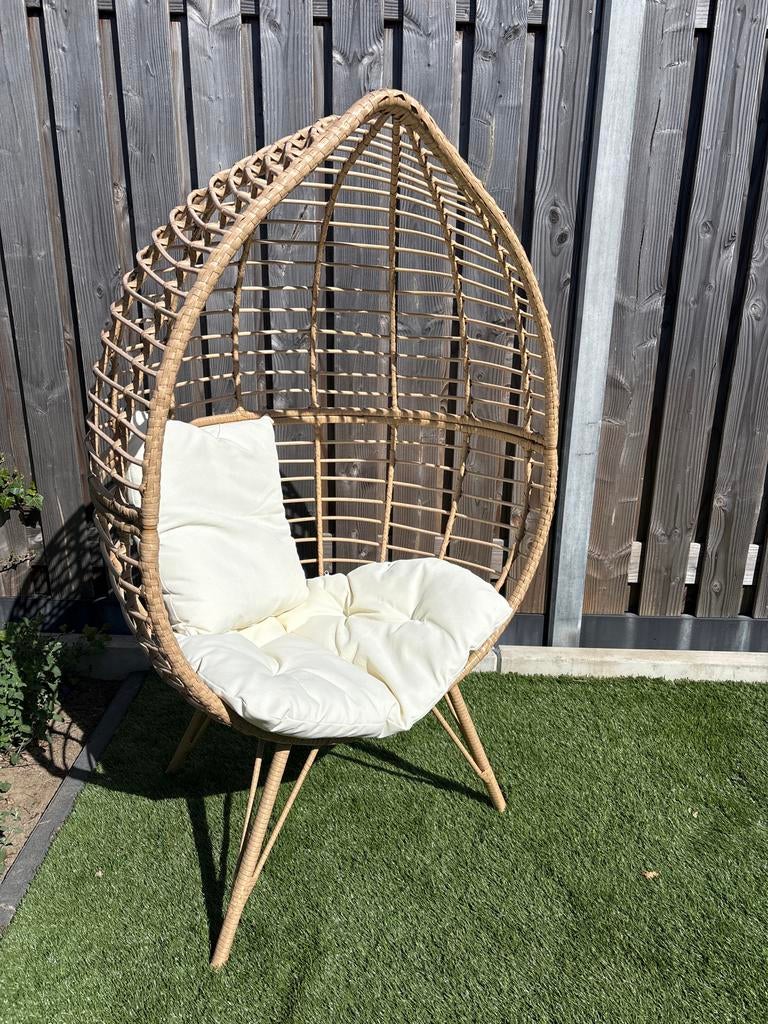 Rotan stoel/ei stoel met kussen, Ophalen, Zo goed als nieuw, Rotan