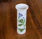 Porselein vaasje, Wit, Aardewerk of Porselein, Ophalen of Verzenden, Zo goed als nieuw