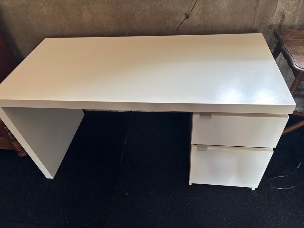 Wit bureau met lades, Huis en Inrichting, Bureaus, Ophalen, Overige typen, Met lades, Spaanplaat of MDF
