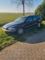 Youngtimer Volvo V70 2.4 T 200PK AUT 2002 Zwart, Auto's, Zwart, Zwart, 2435 cc, 93 €/maand