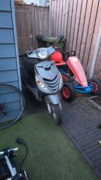 Piaggio Zip 50cc geel kenteken, Fietsen en Brommers, Scooters | Piaggio, Maximaal 45 km/u, Zip, Ophalen of Verzenden, Zo goed als nieuw