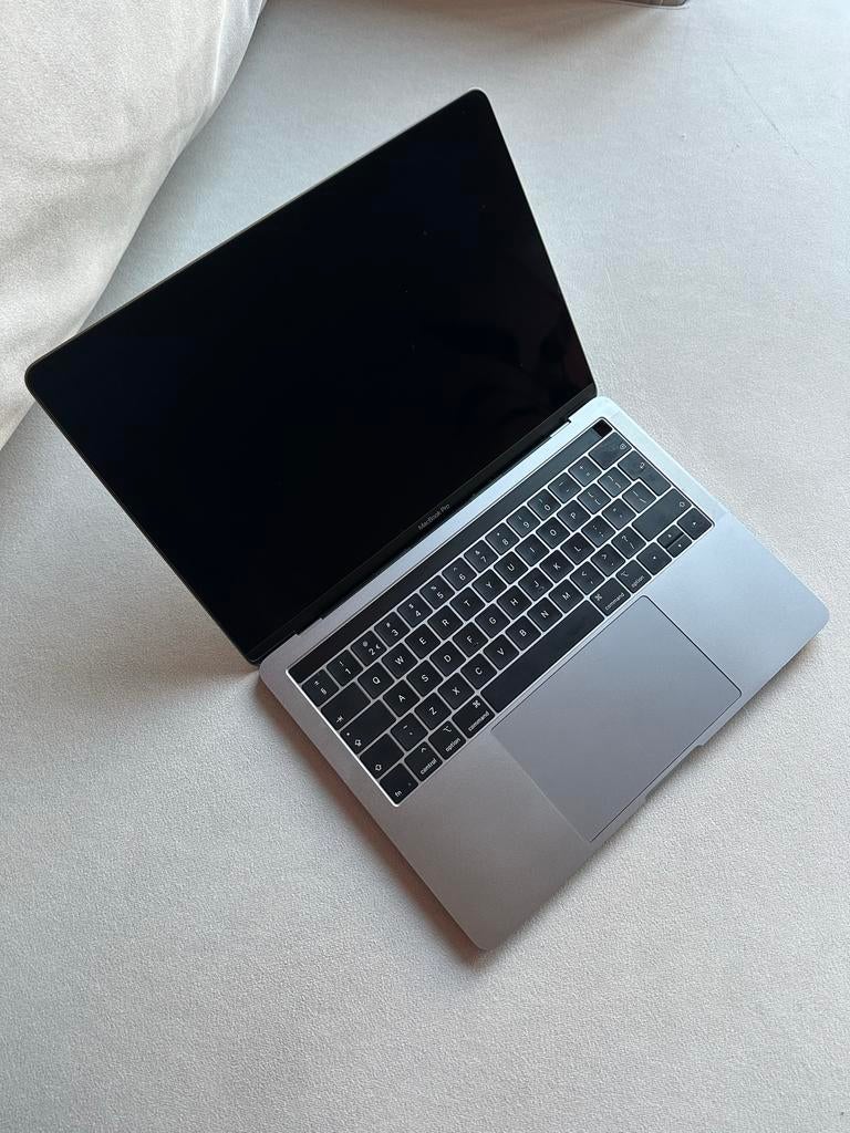 MacBook Pro 13 2019 - defect door waterschade, Computers en Software, Apple Macbooks, 8 GB, 13 inch, Minder dan 2 Ghz, Niet werkend
