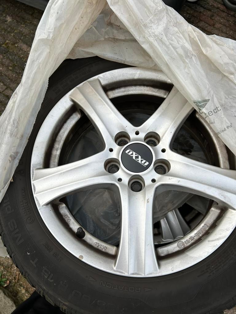 winterbanden op velg 185/60/15 seat ibiza, Ophalen, Zo goed als nieuw