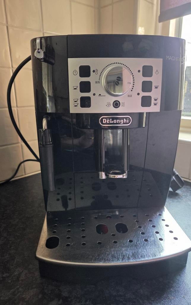 DeLonghi Magnifica S koffiemachine - defect, Koffiemachine, Ophalen of Verzenden, Niet werkend, Afneembaar waterreservoir