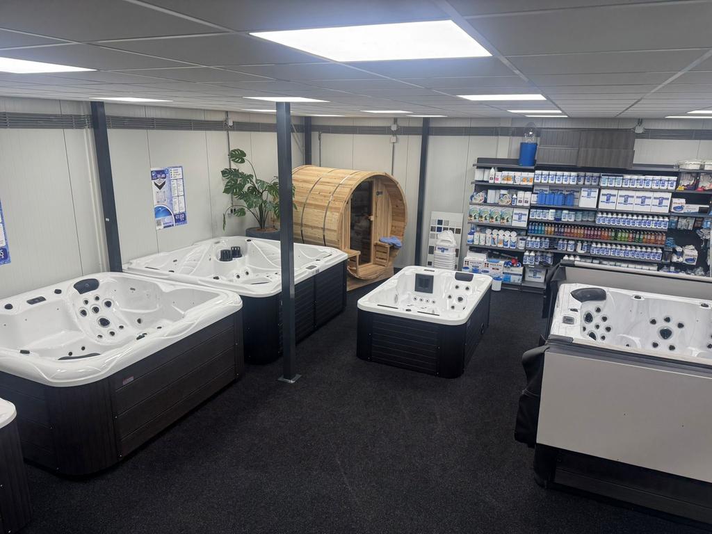 SHOWROOM ALMELO VRIJDAG GEOPEND jacuzzi spa nieuw & gebruikt, Ophalen, Zo goed als nieuw, Filter, Vast