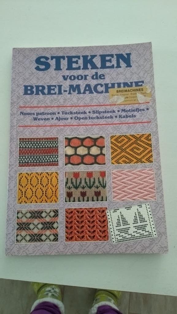 breimachine patronen boek, Hobby en Vrije tijd, Breien en Haken, Ophalen of Verzenden, Gebruikt, Breien, Patroon of Boek