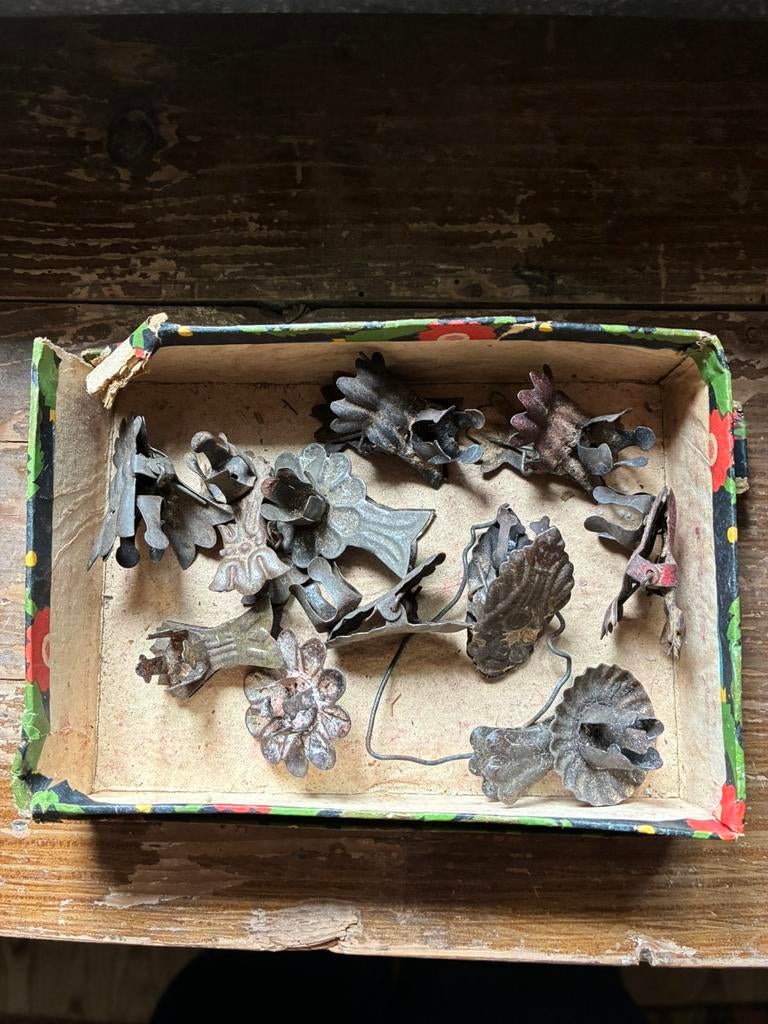 Doosje oude kaarsjes houders, Diversen, Kerst, Ophalen of Verzenden, Zo goed als nieuw