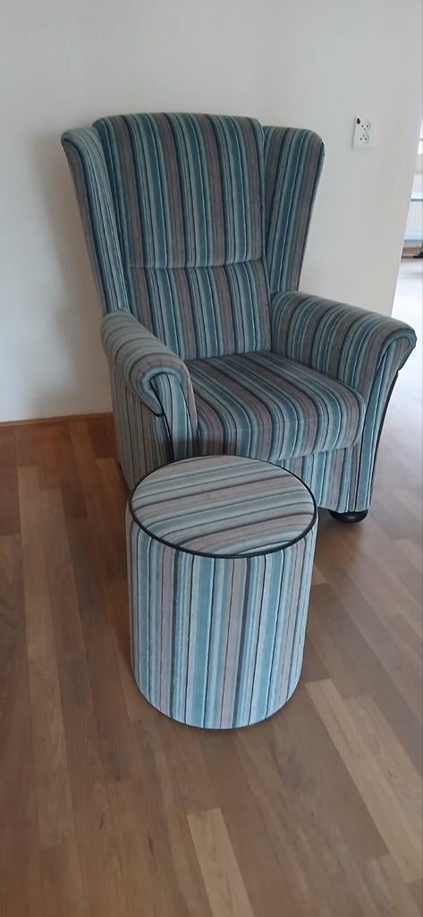 Comfortabele fauteuil met poef - gestreept design, Ophalen