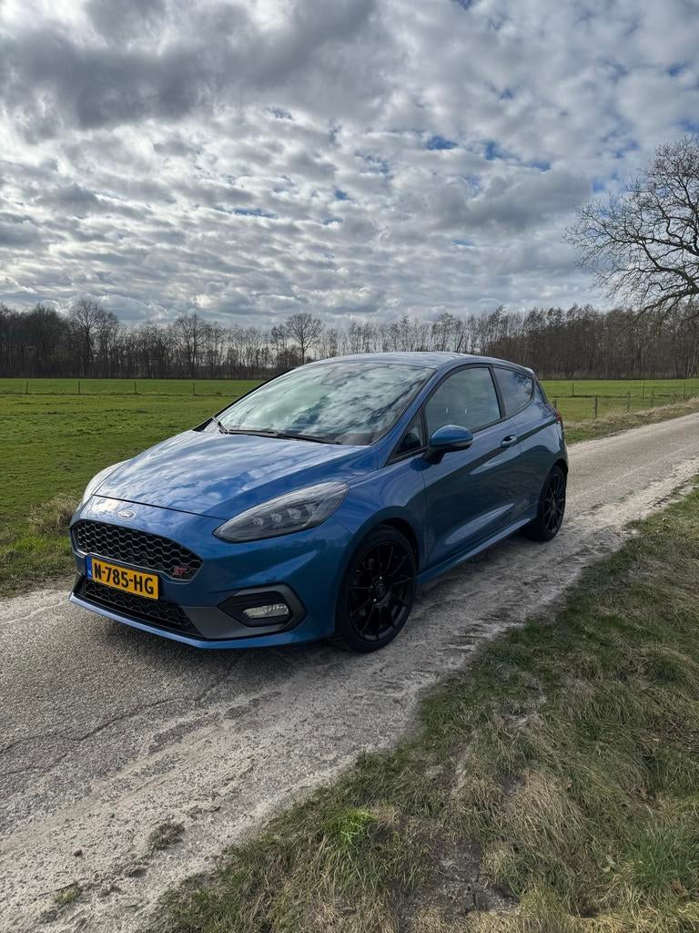 Ford Fiësta 1.5 200pk 3dr 2018 Blauw, Voorwielaandrijving, Stof, USB, Handgeschakeld