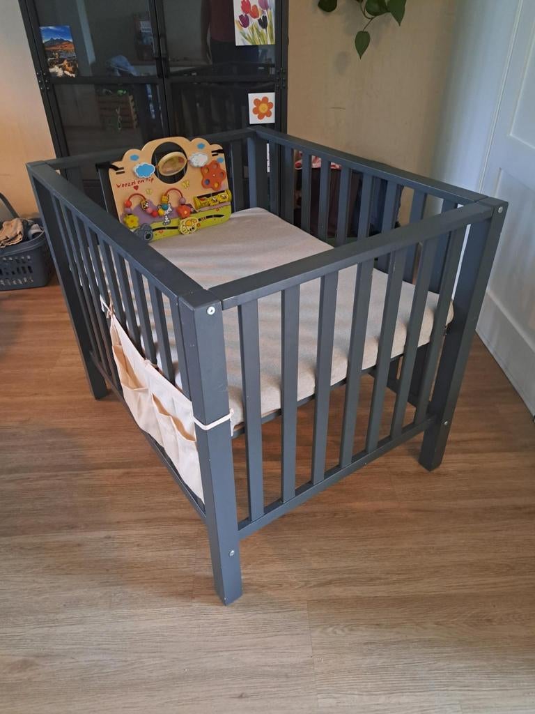 Baby box met accecoires, antraciet, Ophalen, Gebruikt, Vierkant, Boxkleed