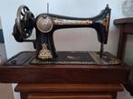 Antieke Singer Naaimachine met Houten Onderstel, Ophalen