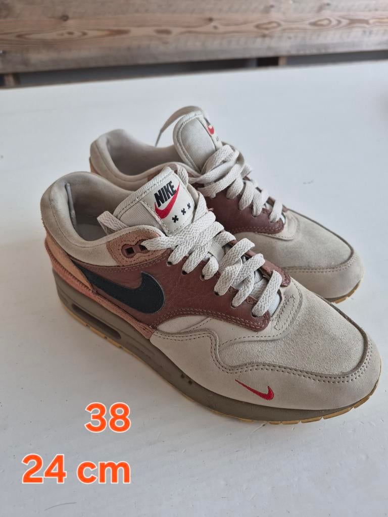 Nike air max Amsterdam, Ophalen of Verzenden, Zo goed als nieuw, Sneakers of Gympen