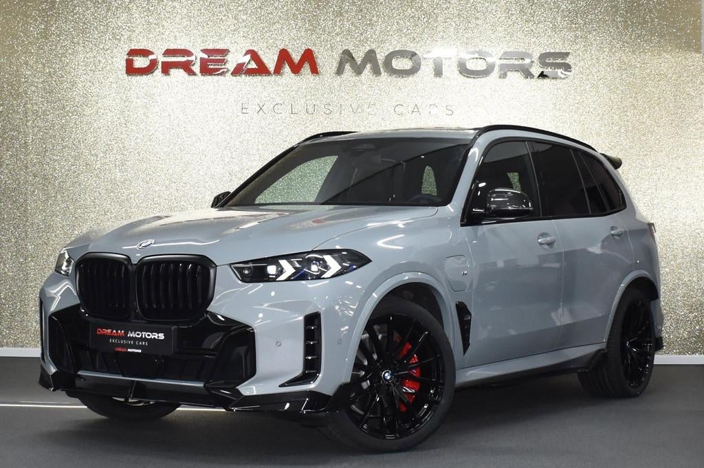 BMW X5 XDrive50e M-Sport Pro 489pk | AKRAPOVIC | MASSAGE | T, Auto's, BMW, Automaat, Gebruikt, 2395 kg, Verwarming stoelen achter