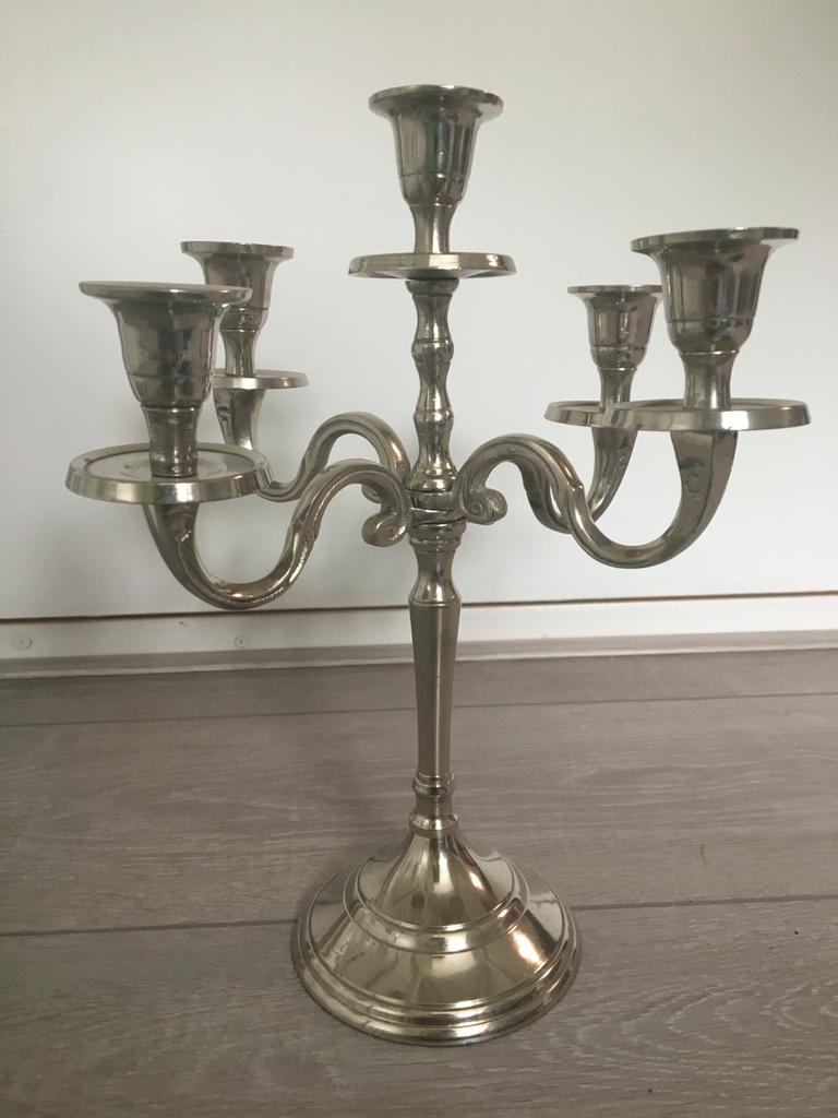 Nieuwe zilverkleurige kandelaar met 5 armen, Ophalen of Verzenden, Overige materialen