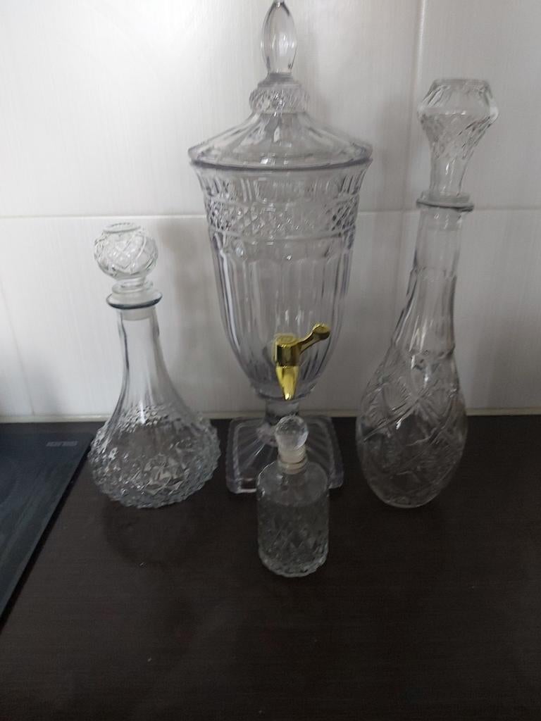 Decoratieve glazen karaffen en drankdispenser set ophalen., Ophalen of Verzenden