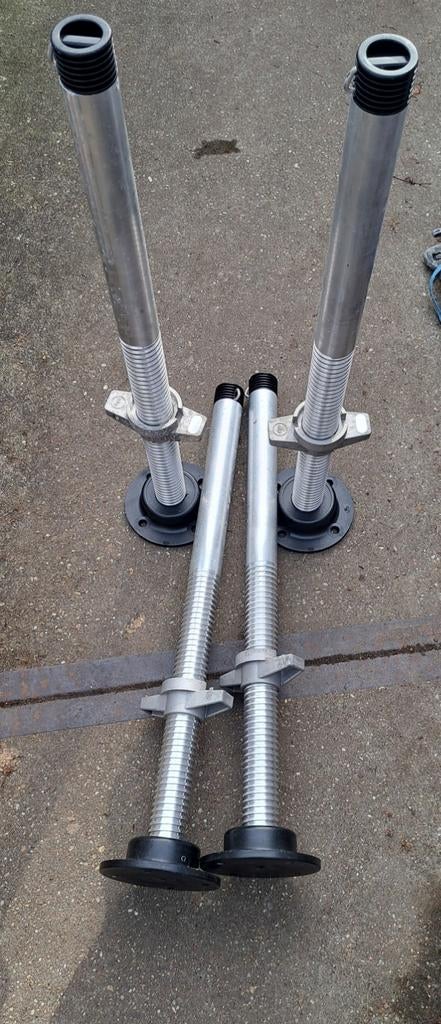 Te koop opdraaibare spindels voor aluminium rolsteigers, Doe-het-zelf en Verbouw, Steigers, Overige typen, Ophalen of Verzenden