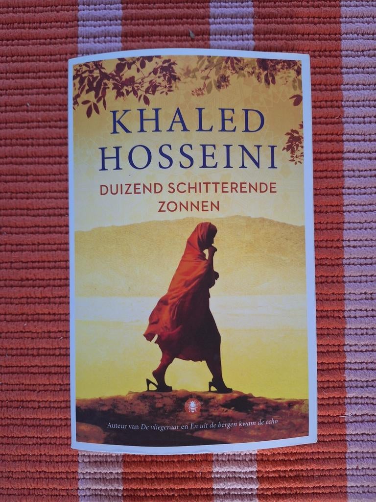 Duizend Schitterende Zonnen - Khaled Hosseini, Boeken, Romans, Ophalen of Verzenden, Gelezen, Khaled Hosseini, Wereld overig