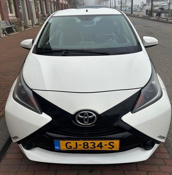 Toyota Aygo 1.0 12V Vvt-i 3DRS M-mt 2015 Wit, Auto's, Toyota, Particulier, Aygo, Benzine, B, Hatchback, Automaat, Origineel Nederlands