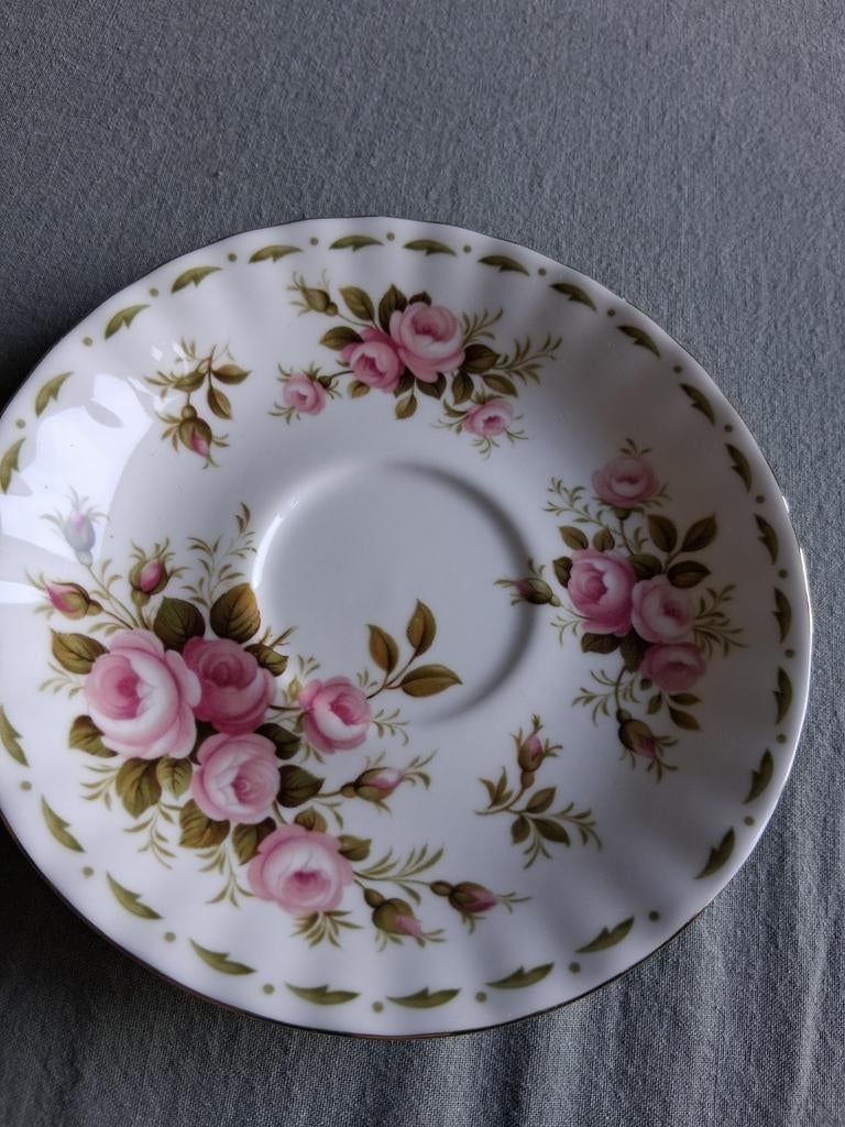 Royal Albert Flower of the Month Rose schotel 1976, Ophalen of Verzenden
