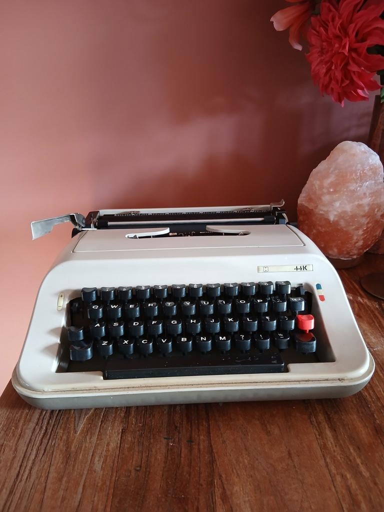 Vintage typemachine Hema 44K olivetti, Diversen, Typemachines, Ophalen, Gebruikt