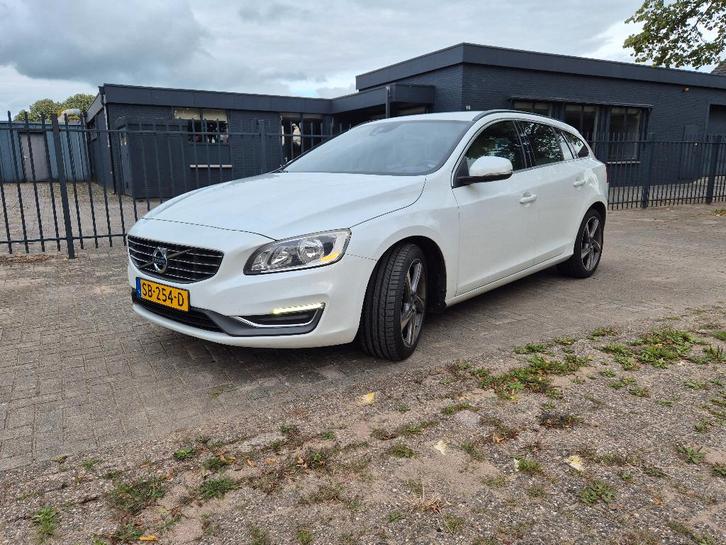 Volvo V60 2.0D3 2013 Parelmoer wit - full options, Auto's, Volvo, Particulier, V60, ABS, Airbags, Airconditioning, Alarm, Bluetooth