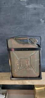 Jerrycanhouder met jerrycan kampeerkar, Verzamelen, Militaria | Algemeen, Ophalen of Verzenden, Landmacht, Nederland