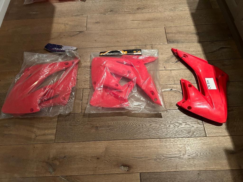 Radiatorkappen rood Honda CR 125/250 02-07, Motoren, Ophalen of Verzenden