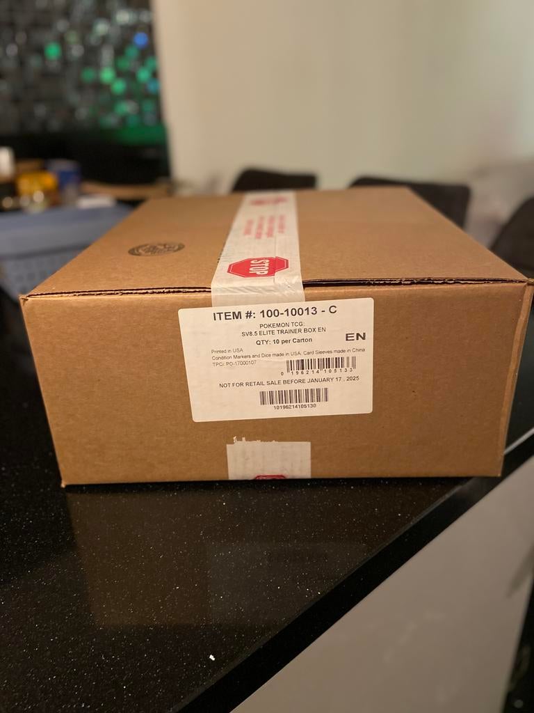 White Flare Elite Trainer Box Case, Hobby en Vrije tijd, Verzamelkaartspellen | Pokémon, Ophalen of Verzenden, Nieuw, Boosterbox