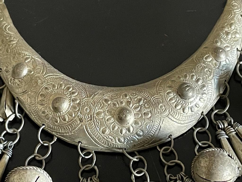 Vintage Zilverkleurige Hanger decoratieve blikvanger india, Gebruikt, Ophalen of Verzenden, Zilver, Overige materialen