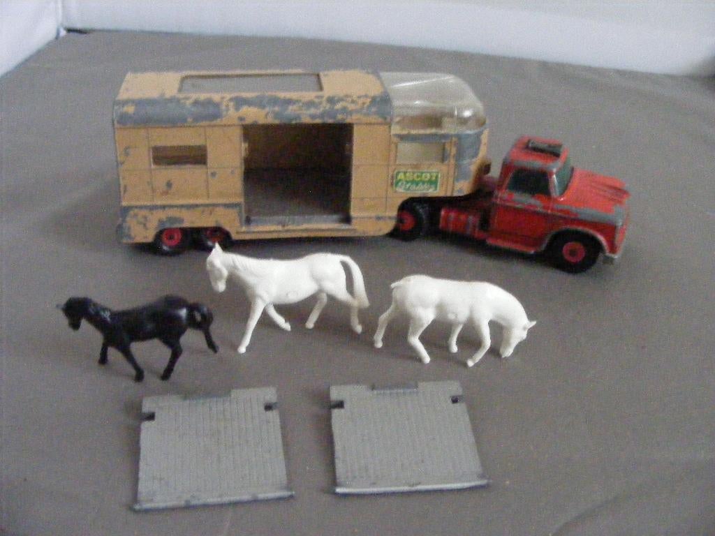 Dodge articulated horse van matchbox king size k18 schade, Hobby en Vrije tijd, Modelauto's | 1:43, Verzenden, Gebruikt, Bus of Vrachtwagen
