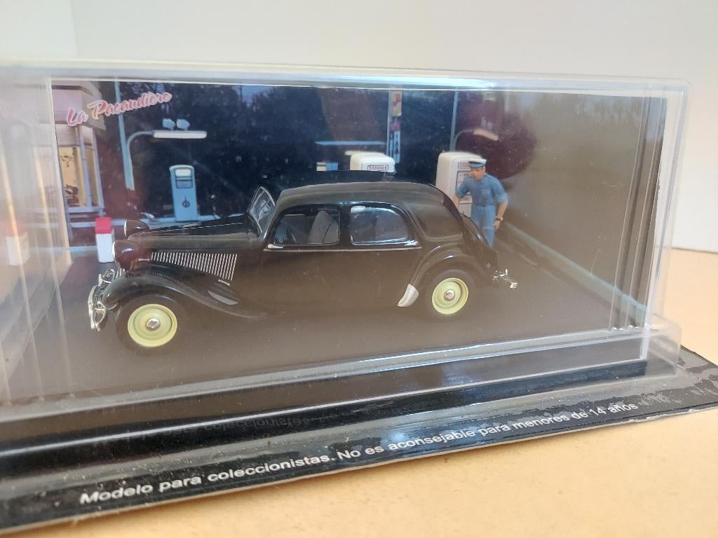 Citroen Traction 1/43 editions Atlas in diorama, Verzenden, Nieuw, Auto, Overige merken