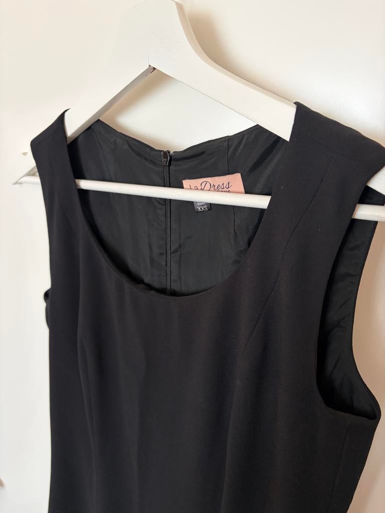 Zwarte mouwloze jurk van La Dress, Kleding | Dames, Jurken, Zwart, Ophalen of Verzenden, Zo goed als nieuw, Knielengte