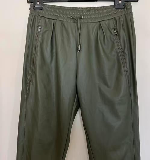 Gina Benotti mosgroene Lederlook pantalon maat 44, Kleding | Dames, Maat 42/44 (L), Ophalen of Verzenden, Zo goed als nieuw, Lang