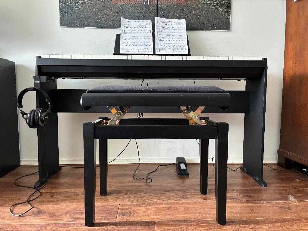 Roland FP10 digitale piano met accessoires (Nieuwstaat!), Muziek en Instrumenten, Ophalen, Zwart, Digitaal, Zo goed als nieuw