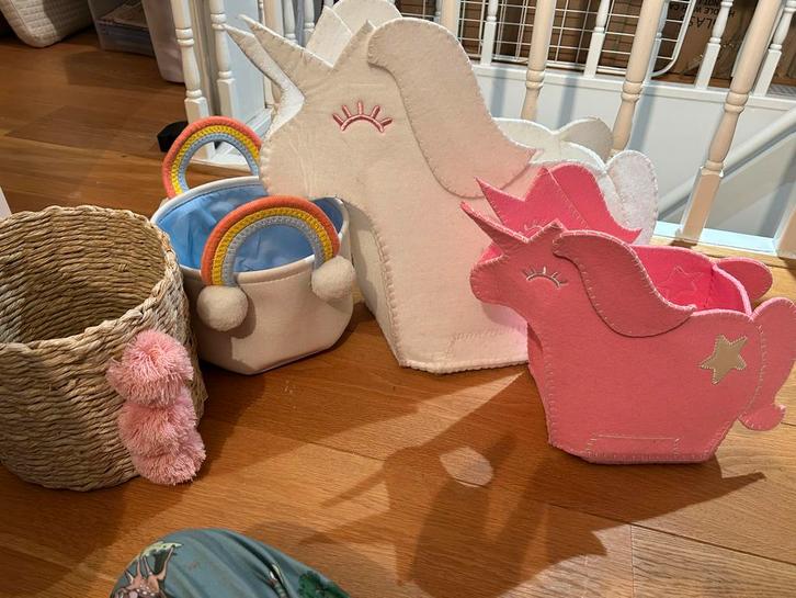 Leuke opbergmanden: Eenhoorn en Regenboog, Huis en Inrichting, Woonaccessoires | Schalen en Manden, Gebruikt, Mand, Overige vormen