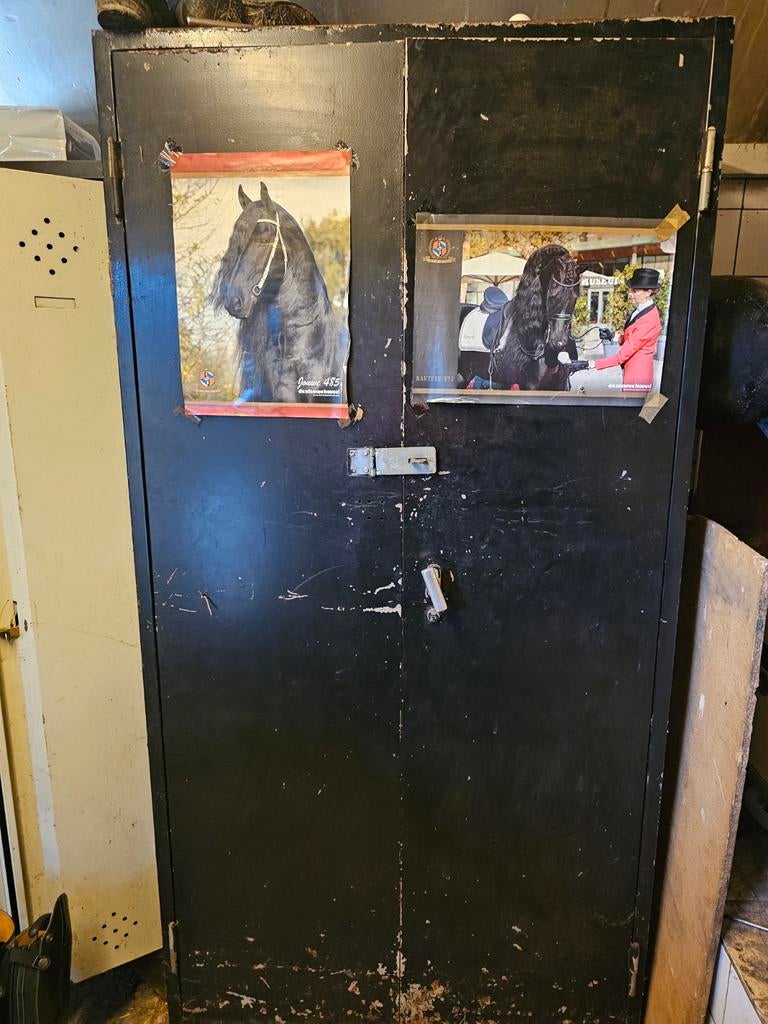 Zadelkast te koop, Ophalen