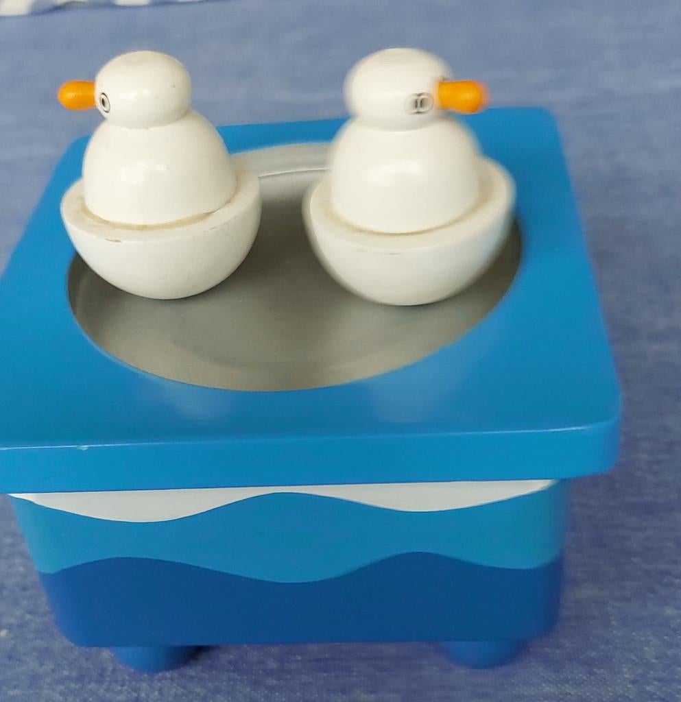 Houten muziekdoos met muziek en dansende pinguïns, Ophalen of Verzenden, Jongen of Meisje