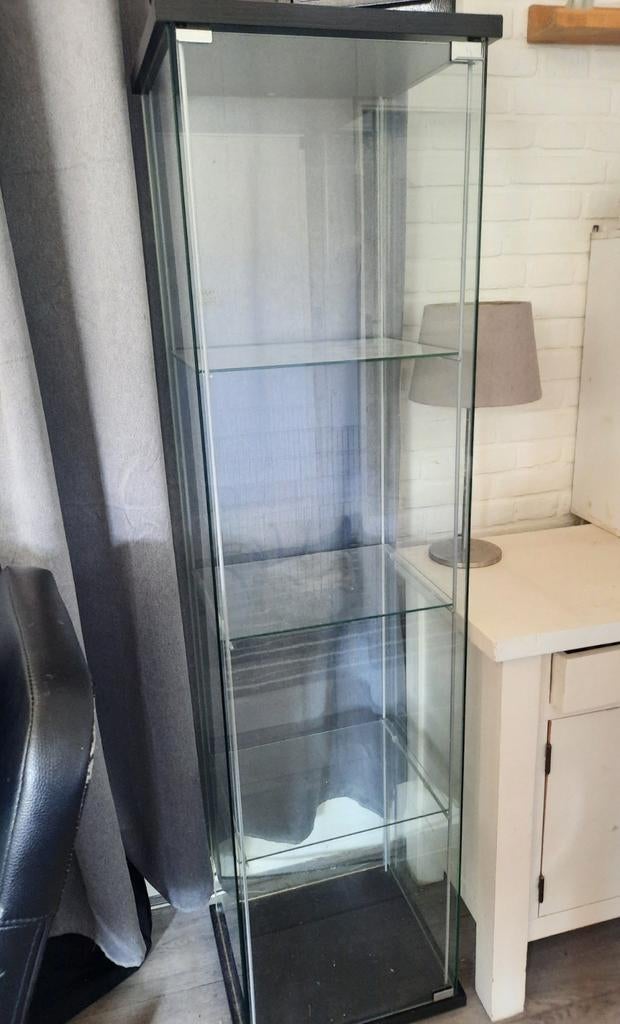 Ikea vitrinekast vitrine kast Detolf, Huis en Inrichting, Kasten | Vitrinekasten, Ophalen, Minder dan 50 cm, Glas, 150 tot 200 cm