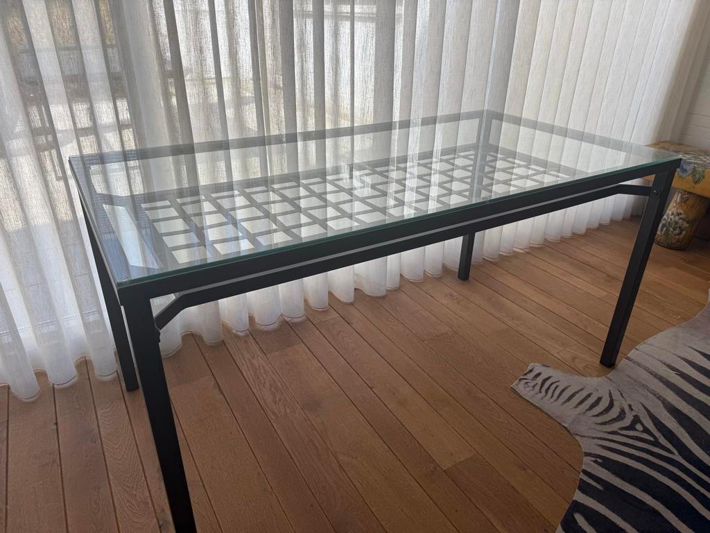 Glazen eettafel met metalen onderstel, Ophalen, 50 tot 100 cm, 150 tot 200 cm, Vier personen