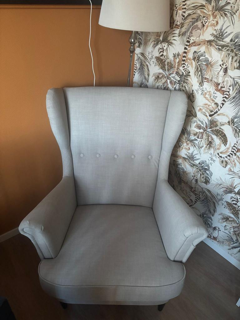 Stoel fauteuil - Beige met knopen, Huis en Inrichting, Ophalen, Overige kleuren, Zo goed als nieuw, Eén