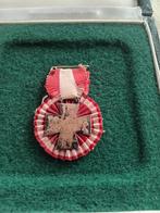 Oud, handgegraveerd zilveren kruis, oorlog?bijpassend doosje, Ophalen of Verzenden, Zilver