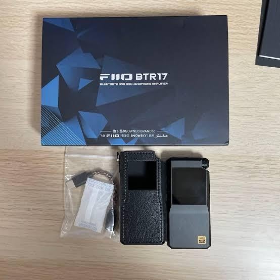Als nieuw FiiO BTR17 Bluetooth DAC versterker met garantie, Ophalen of Verzenden