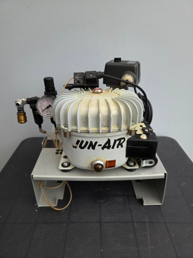 Te koop, Doe-het-zelf en Verbouw, Compressors, Minder dan 25 liter, Ophalen of Verzenden, Minder dan 200 liter/min