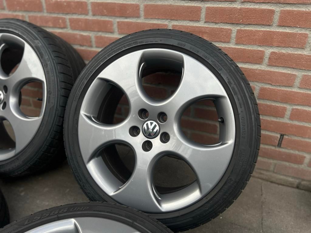 VW Polo GTI 17” Velgen 5x100 – Origineel + Banden, Ophalen, Banden en Velgen, 17 inch, Personenwagen
