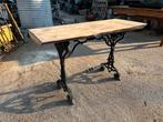 Tafel met gietijzeren onderstel en houten blad binnen buiten, Ophalen of Verzenden