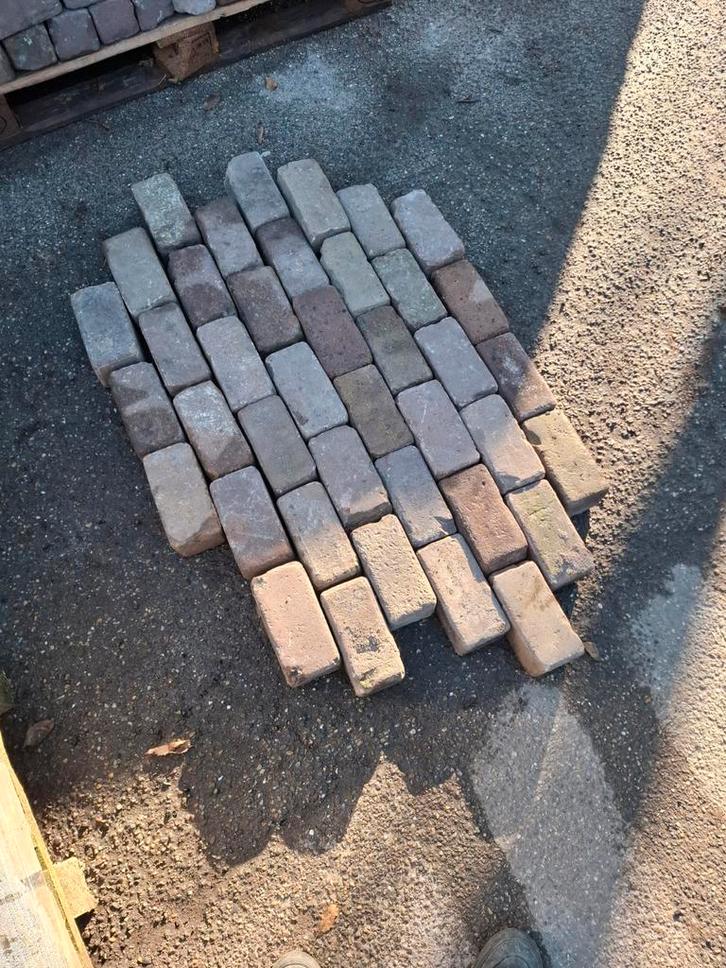 Oude gebakken klinkers op pallets.10 duimers, Tuin en Terras, Tegels en Klinkers, Gebruikt, Klinkers, Keramiek, 10 m² of meer