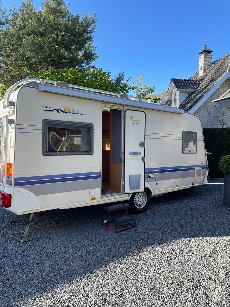 Hobby Excellent 495 UFE exclusive 2004 mover airco, Caravans en Kamperen, 2 aparte bedden, Rondzit, Hobby, Particulier