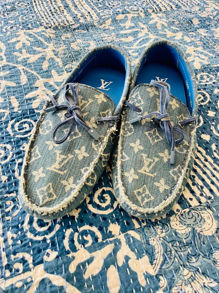 Louis Vuitton Instappers - Denim Monogram, Ophalen of Verzenden, Zo goed als nieuw, Blauw, Instappers